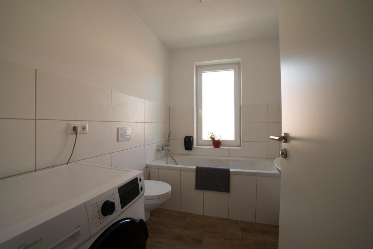 Schoene Grosse Ferienwohnung 79M2 Und 2 Baeder, Zentrumnah, 2Og Erfurt Exterior foto
