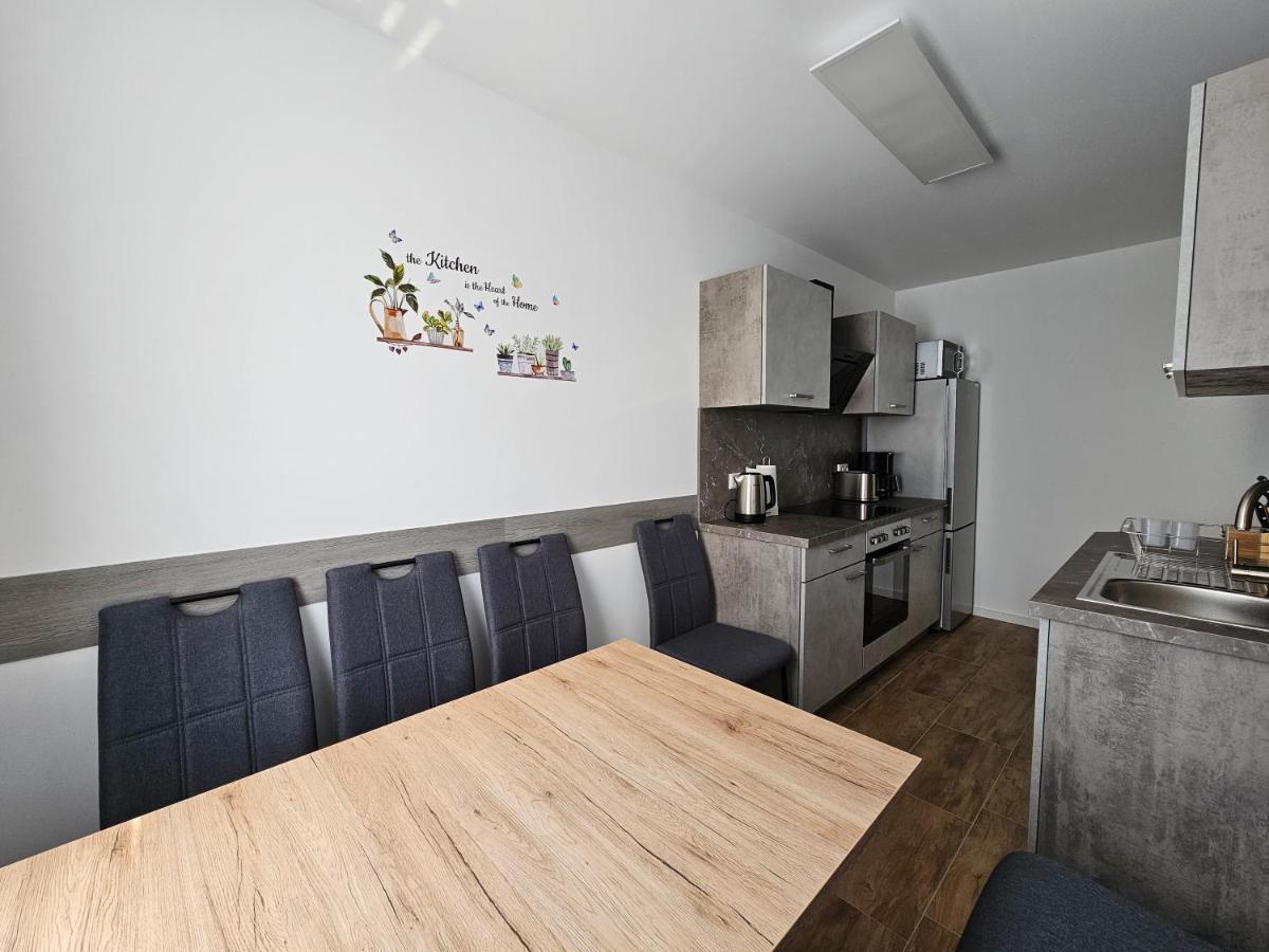 Schoene Grosse Ferienwohnung 79M2 Und 2 Baeder, Zentrumnah, 2Og Erfurt Exterior foto